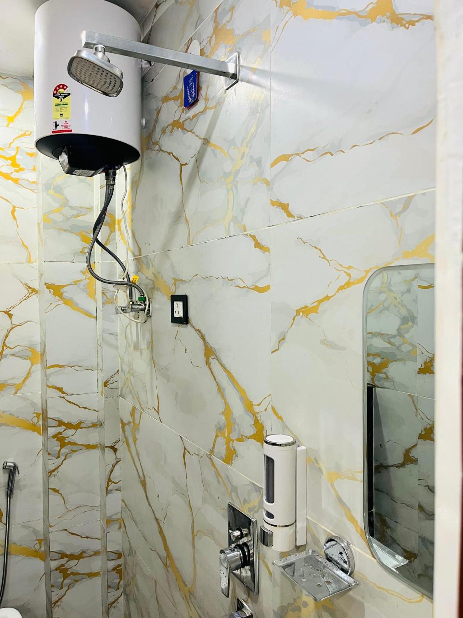 Apartment Luxury 1 Bhk Flat In *
