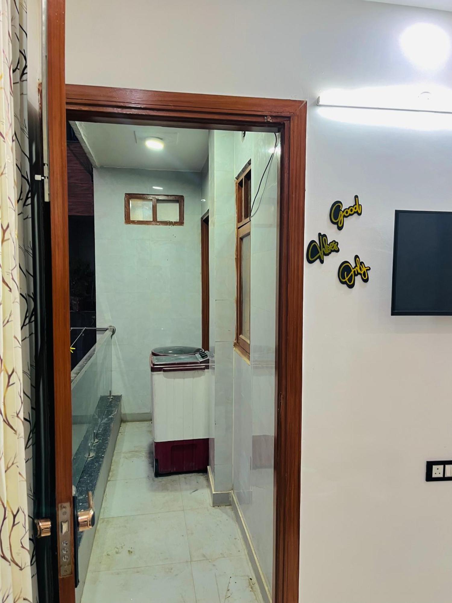 Apartment Luxury 1 Bhk Flat In *