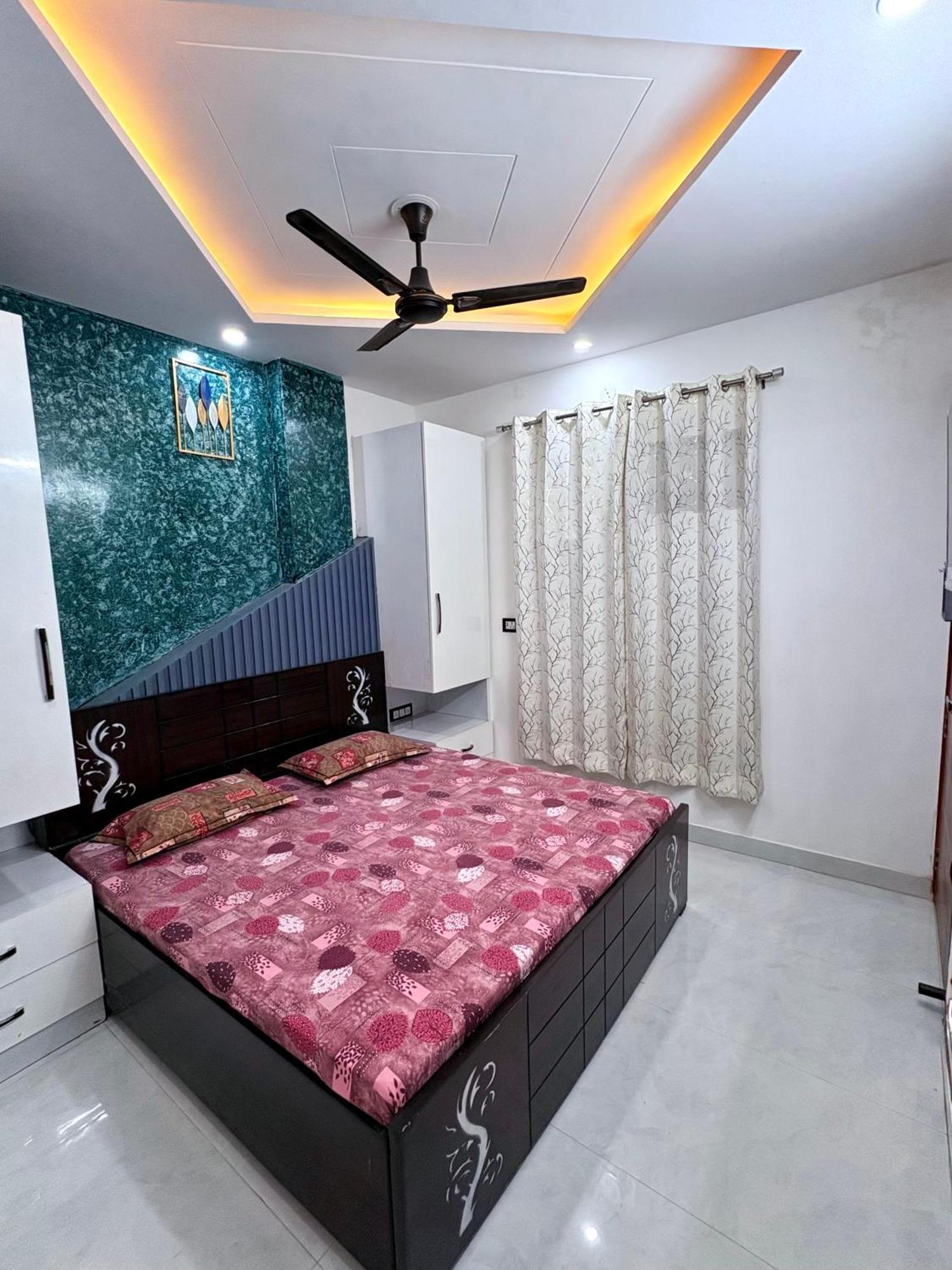 Luxury 1 Bhk Flat In * New Delhi