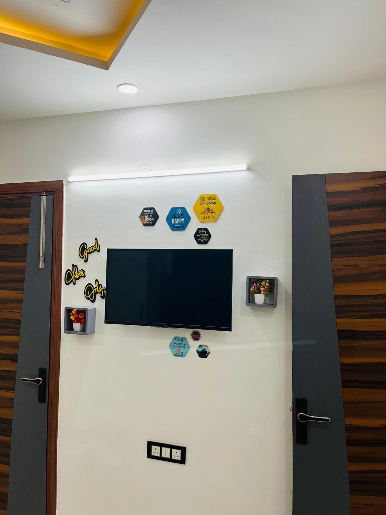 Luxury 1 Bhk Flat In * New Delhi