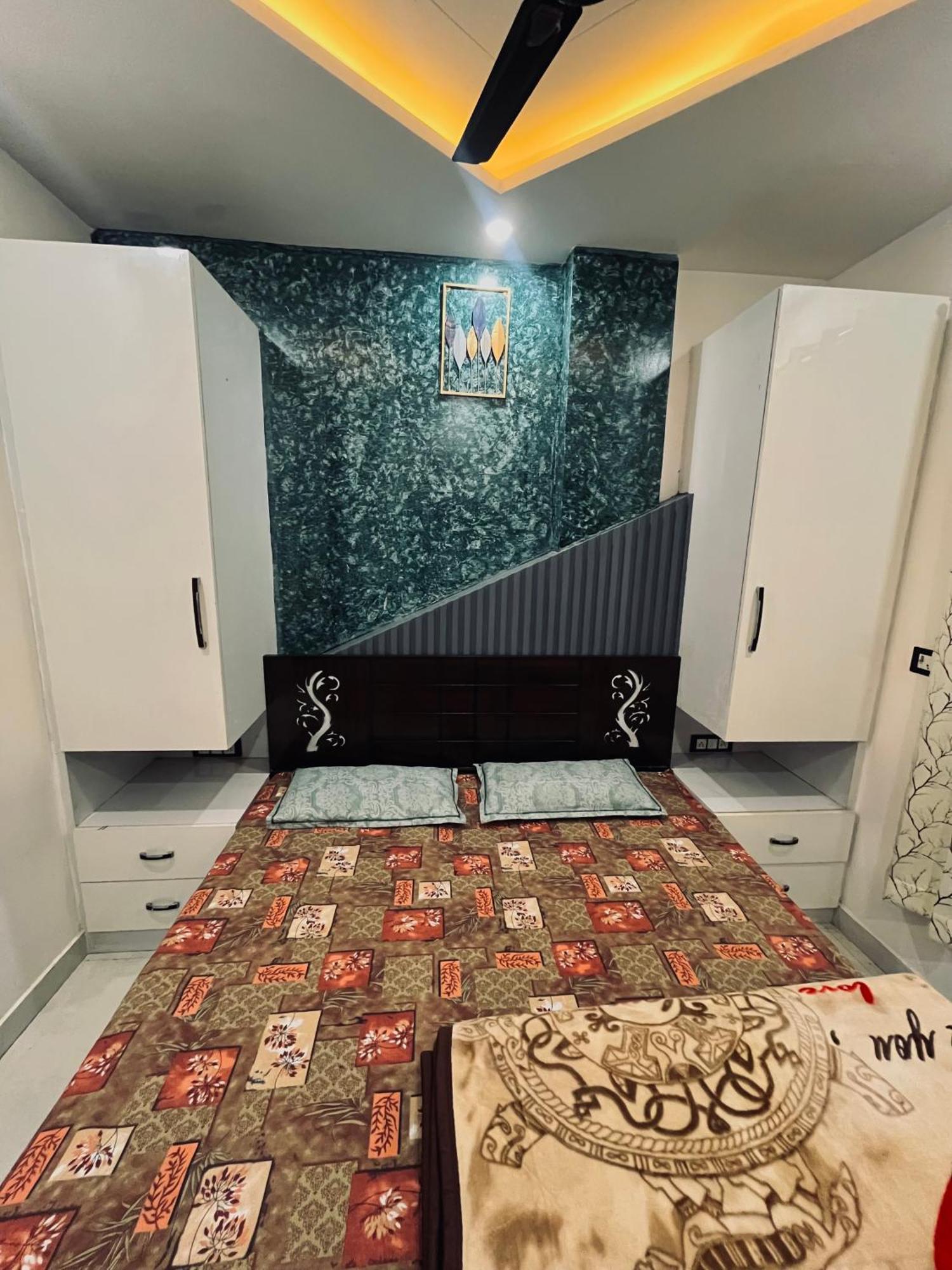 Luxury 1 Bhk Flat In New Delhi