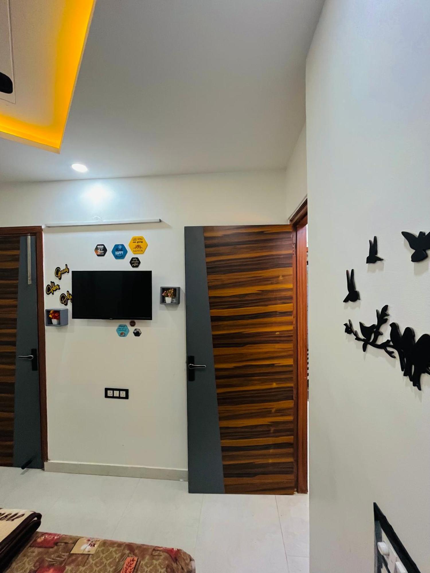 Luxury 1 Bhk Flat In New Delhi