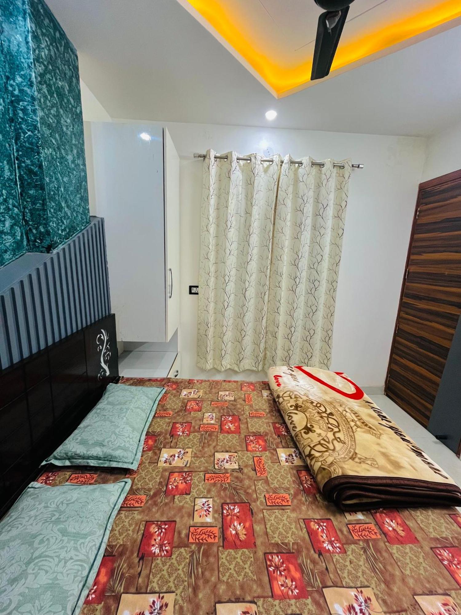 Apartment Luxury 1 Bhk Flat In *