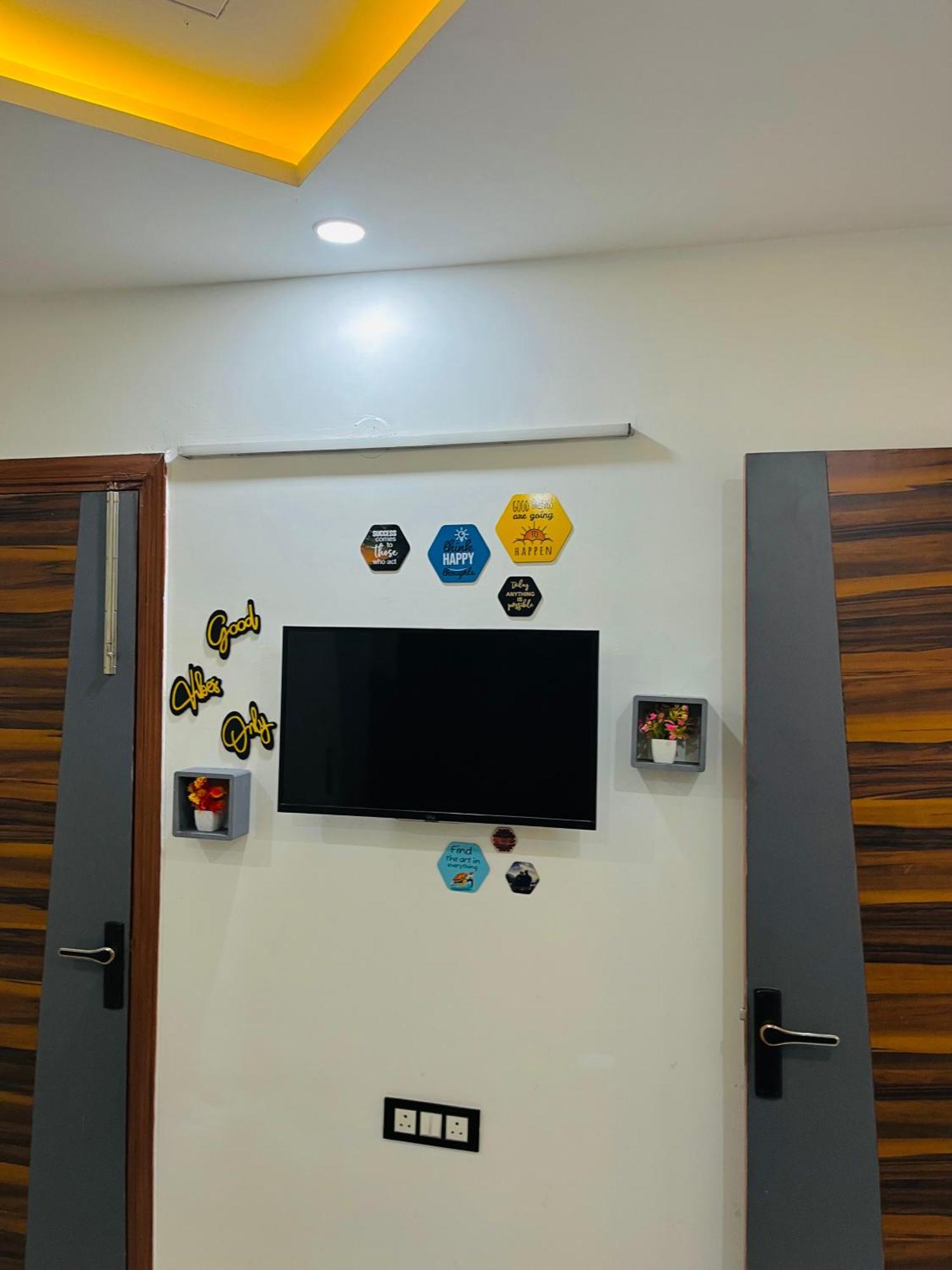 Luxury 1 Bhk Flat In Apartment *
